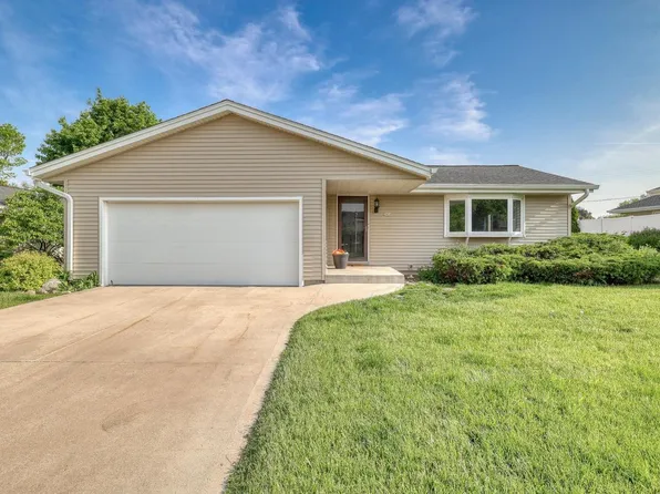 2409 West Crabapple LANE, Oak Creek, WI 53154