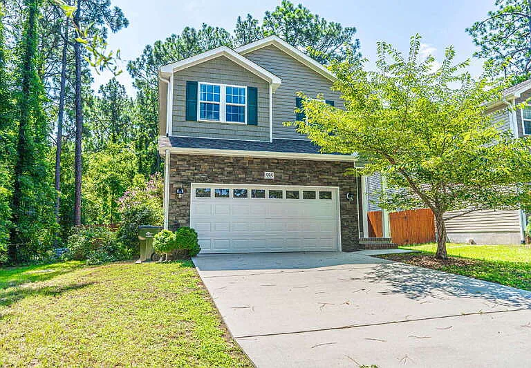 555 N Saylor St — Photo 2