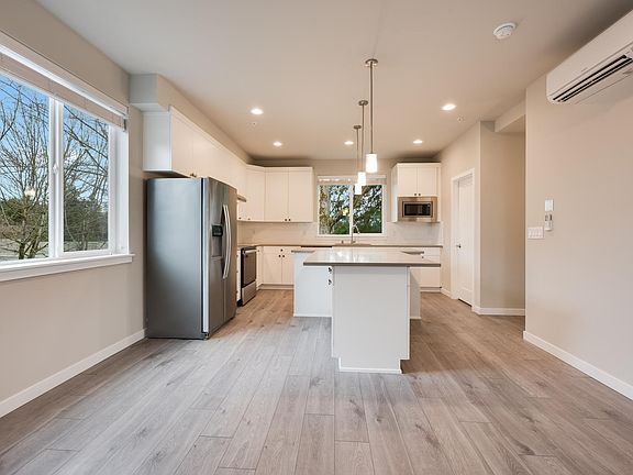 4th image of 3123 148th St SW Unit F5