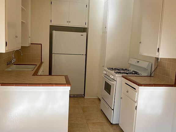 4th image of 7526 Fountain Ave #3
