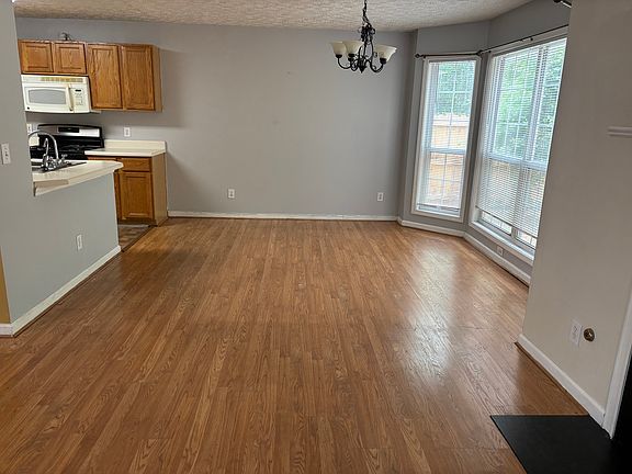 3rd image of 310 Paxton Ct