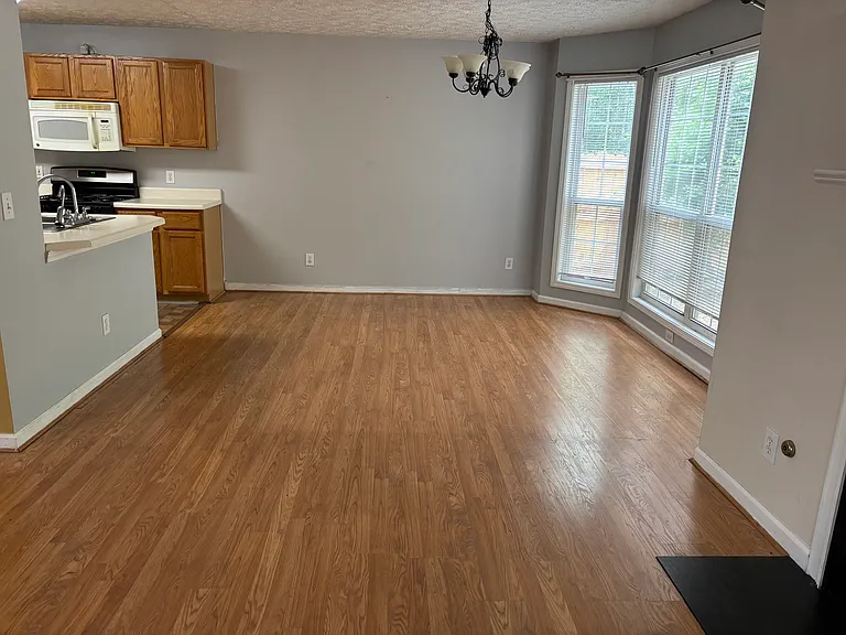 310 Paxton Ct — Photo 3