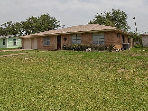 2nd image of 1910 Cochran Ln