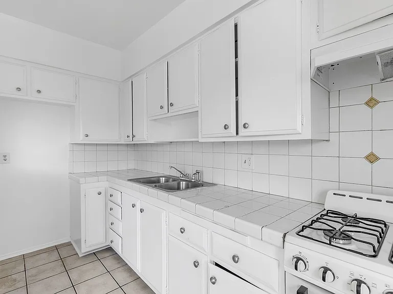 14106 Delano Street — Photo 4