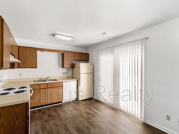 4th image of 2752 Peach St