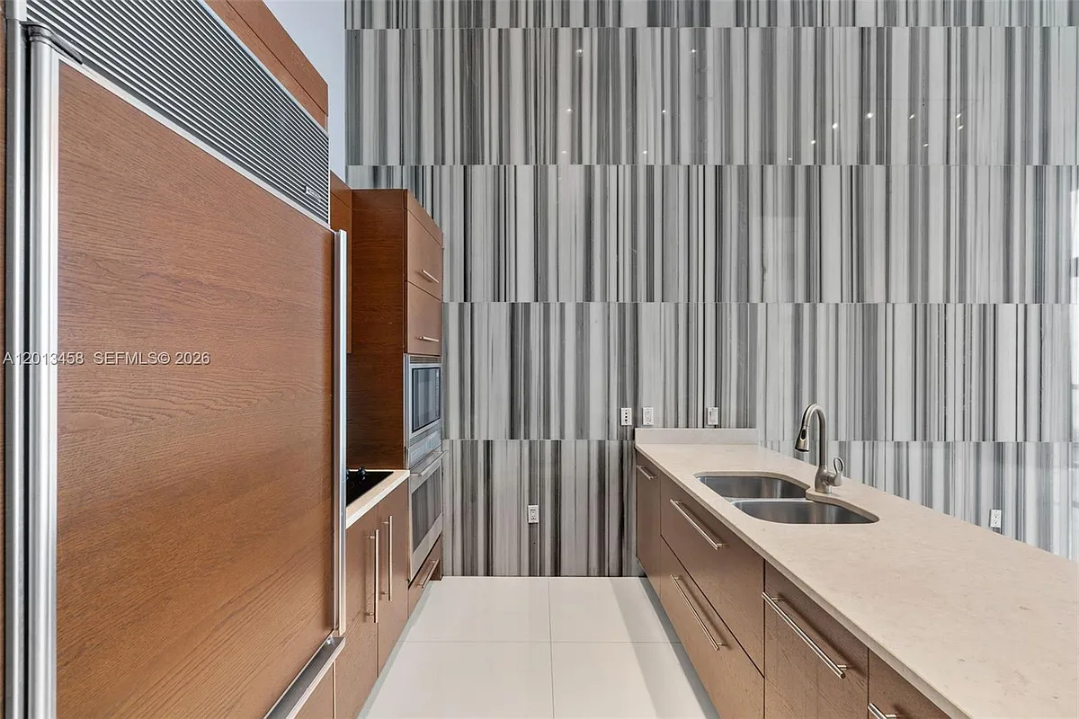 Building Photo - 475 Brickell Ave #2812