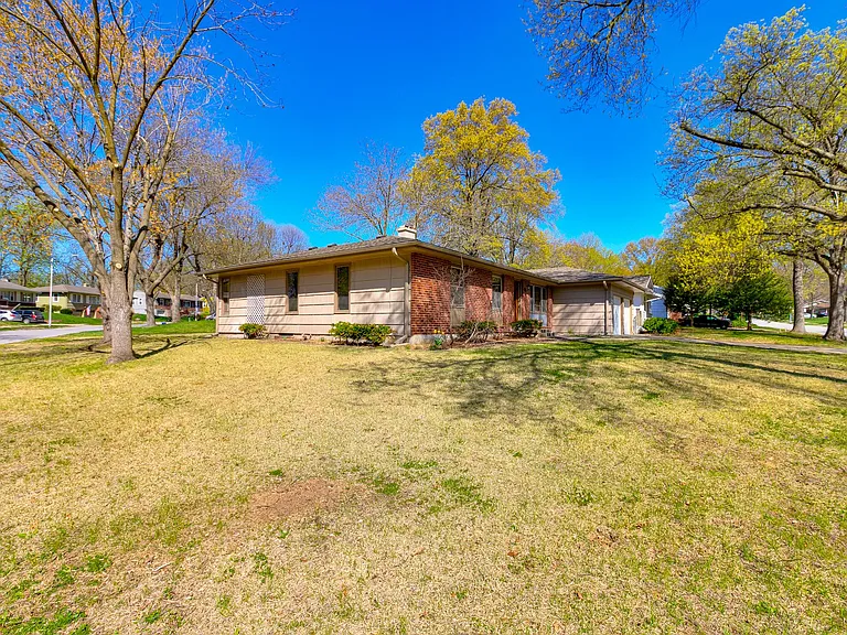4612 N College Ave — Photo 9