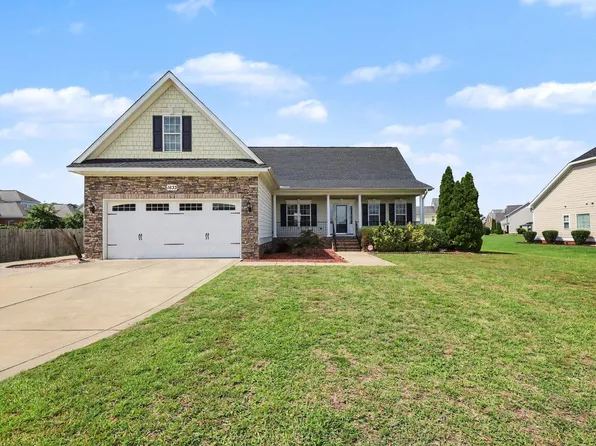 1633 Holloman Dr, Fayetteville, NC 28312