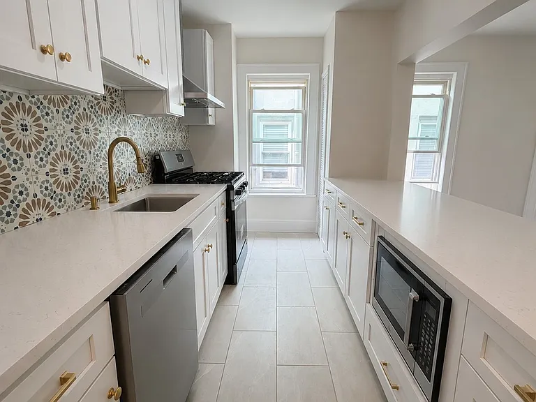 22-23 23rd St #2 — Photo 6