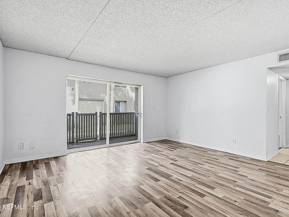 5th image of 355 MONUMENT Road #10 D1