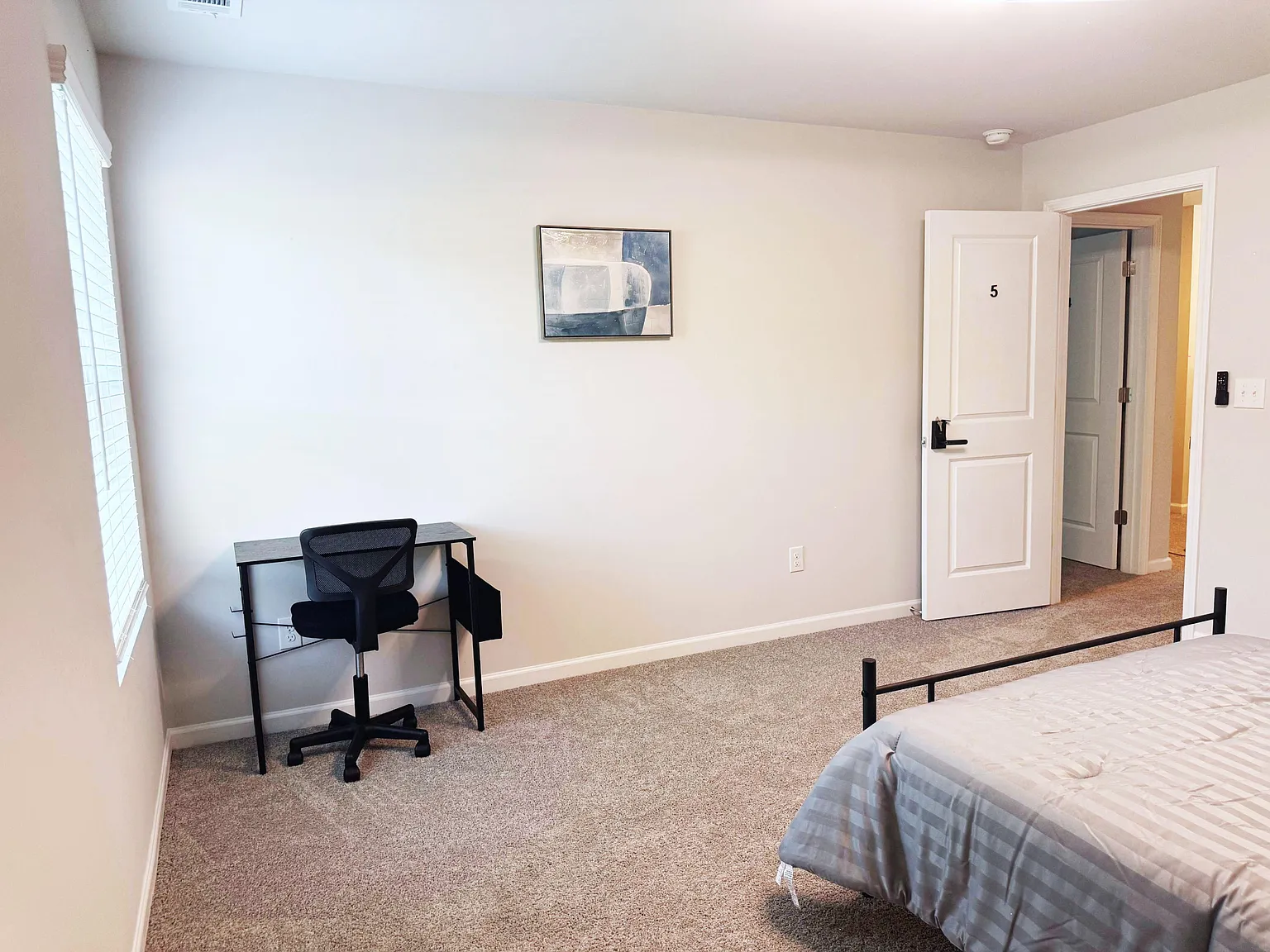 4 bed, 2.5 bath, 2647 sqft, $957 — Photo 3