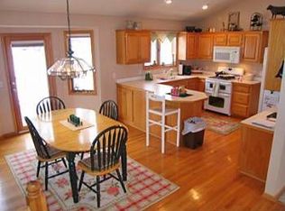 809 Oak Ridge Ct E, Burnsville, MN 55306