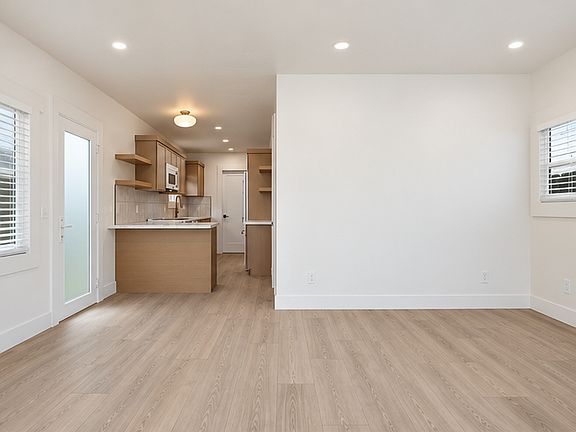 4th image of 4334 41st St