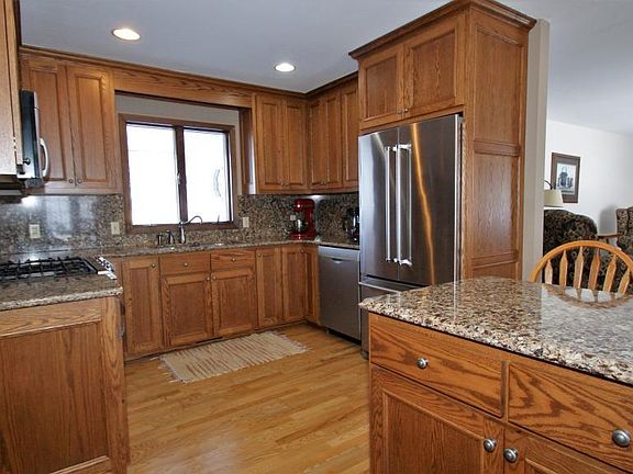 4th image of 721 E Forest St