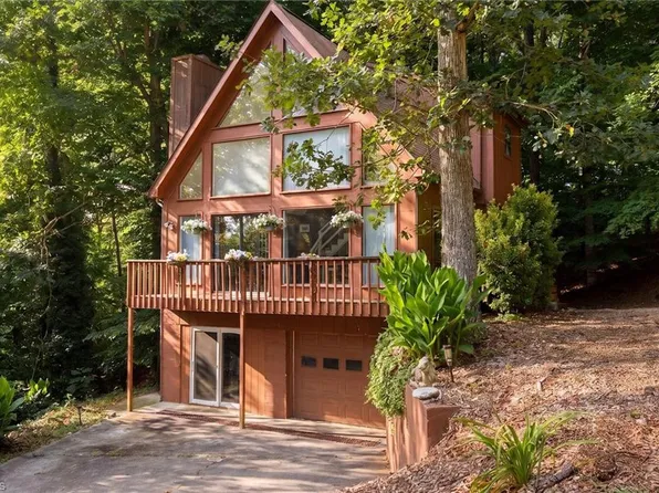 1921 Chateau Rdg, Winston Salem, NC 27103