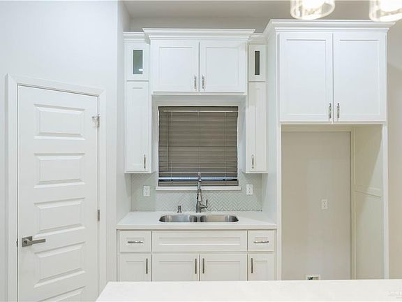 5th image of 2910 E Bella Vista Ave