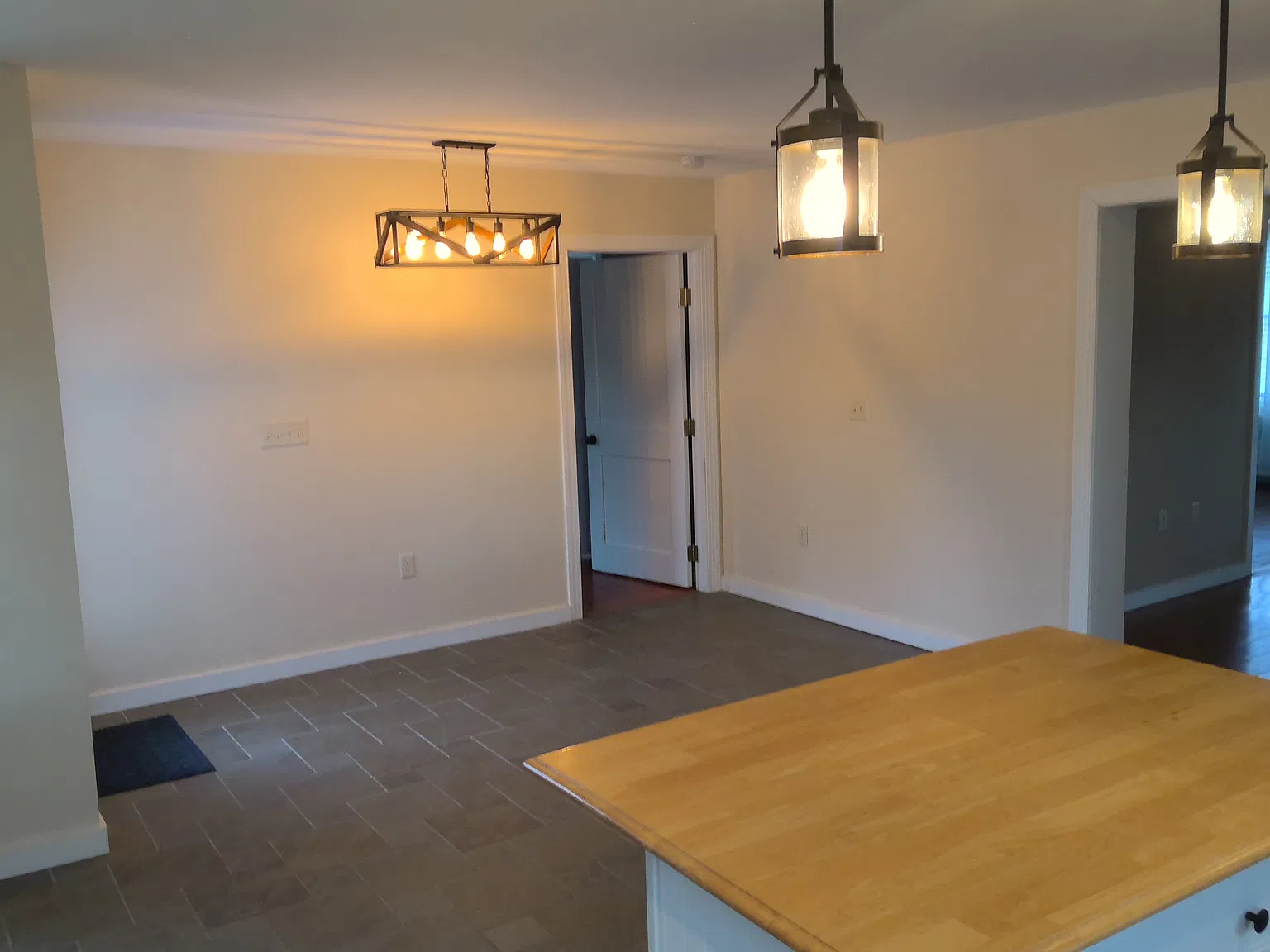 4 bed, 2380 sqft, $5,000 — Photo 2