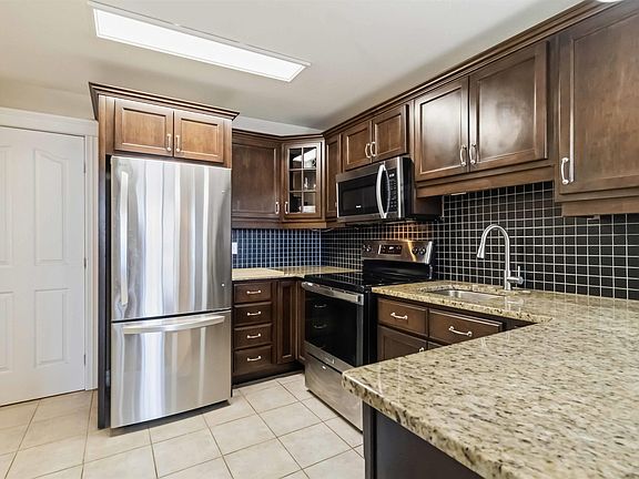 3rd image of 6369 Coburg Rd #1601