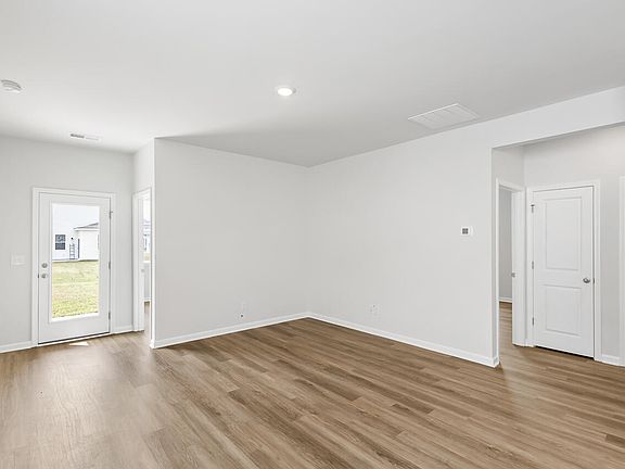 4th image of 717 Butterfly Ginger St
