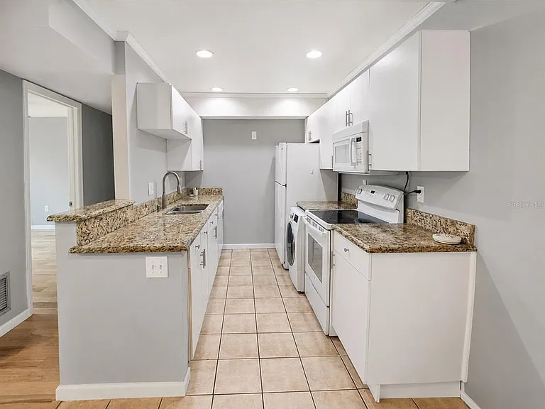 940 Lake Destiny Rd #G — Photo 8