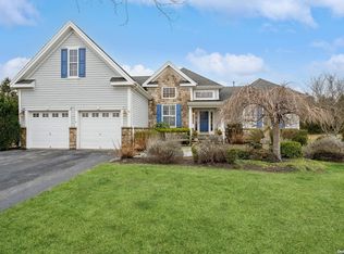 127 Chris Sundrop Ct, Riverhead, NY 11901