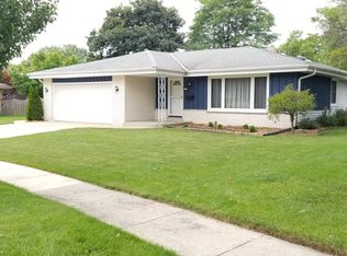 6128 Twin Oak Dr, Greendale, WI 53129