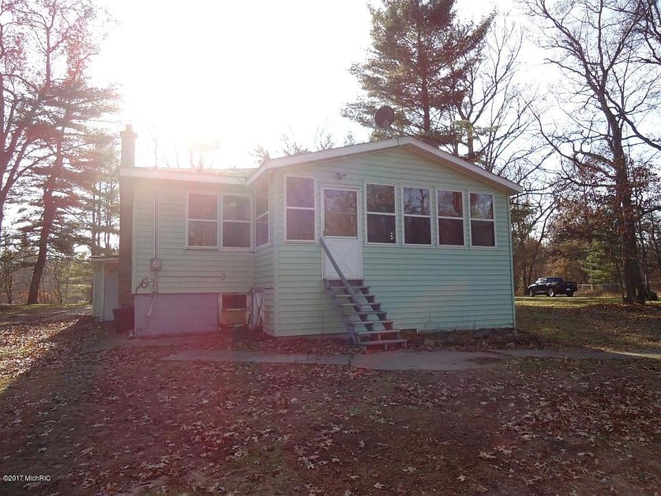 1st image of 463 Riverview Dr