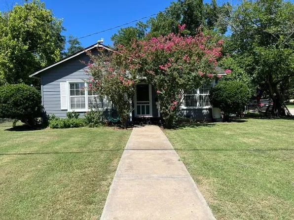 1800 S Walnut St, Brady, TX 76825