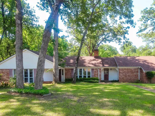 2115 Heather Ln, Tyler, TX 75703