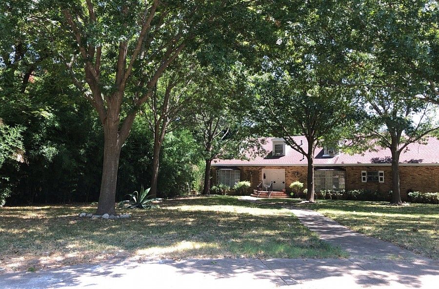 2nd image of 1404 Matagorda Dr
