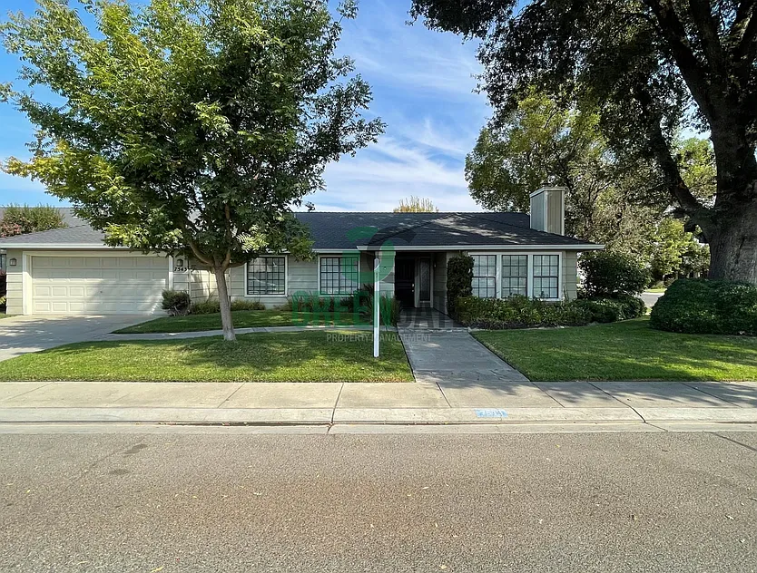 Make This Beautiful Home Yours Today! 3 Bedroom, 2 Bathroom! — Photo 2