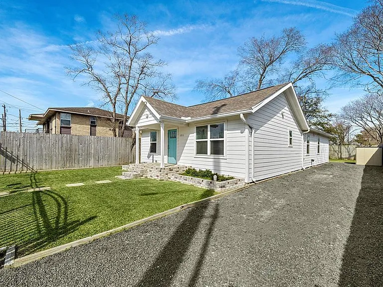 1511 McNeil St — Photo 10