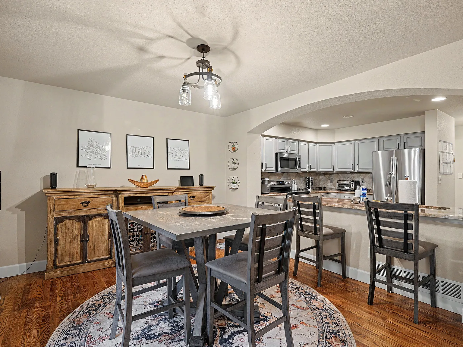 3 bed, 3.5 bath, 2460 sqft, $3,500 — Photo 4