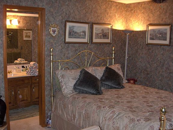 Master Bedroom w/Bath