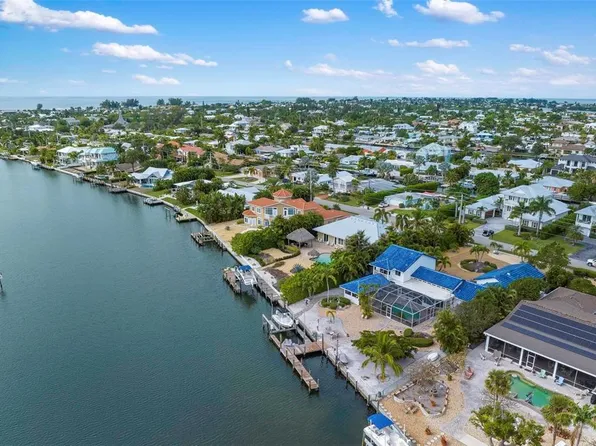 533 Key Royale Dr, Holmes Beach, FL 34217