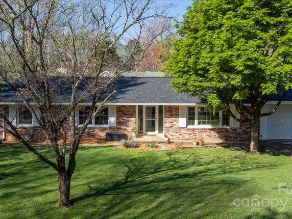 37 Far Hills Ter, Brevard, NC 28712