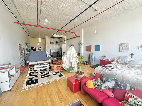 3rd image of 255 McKibbin St #505
