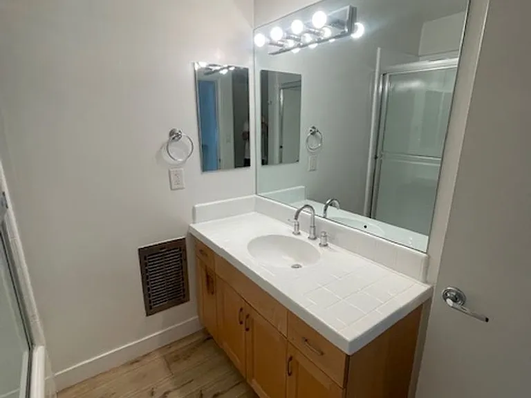 808-812 Westmount Dr — Photo 8