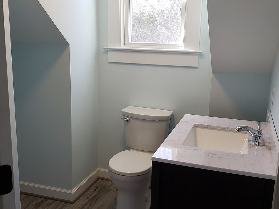 Full bathroom second floor