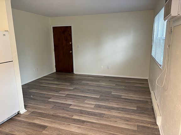 2nd image of 1117 Lewis St #3