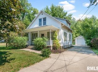 916 37th St, Moline, IL 61265