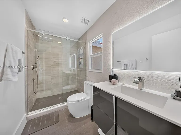21007 NE 34th Pl #21007 — Photo 17