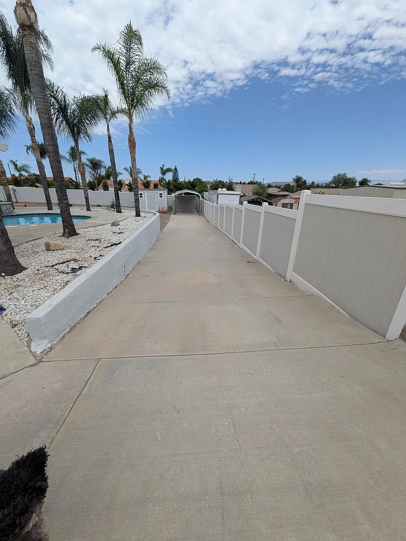 Beautiful 3-Bedroom Home with Pool! — Photo 4