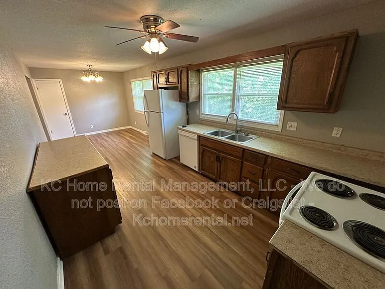 515 S Forest Ave — Photo 3