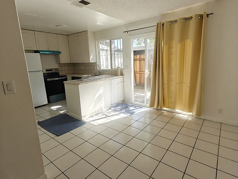 2022 Liberia Cir — Photo 7