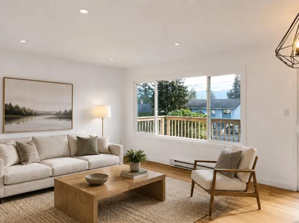4644 Macintyre Ave, Courtenay, BC V9N 6R2