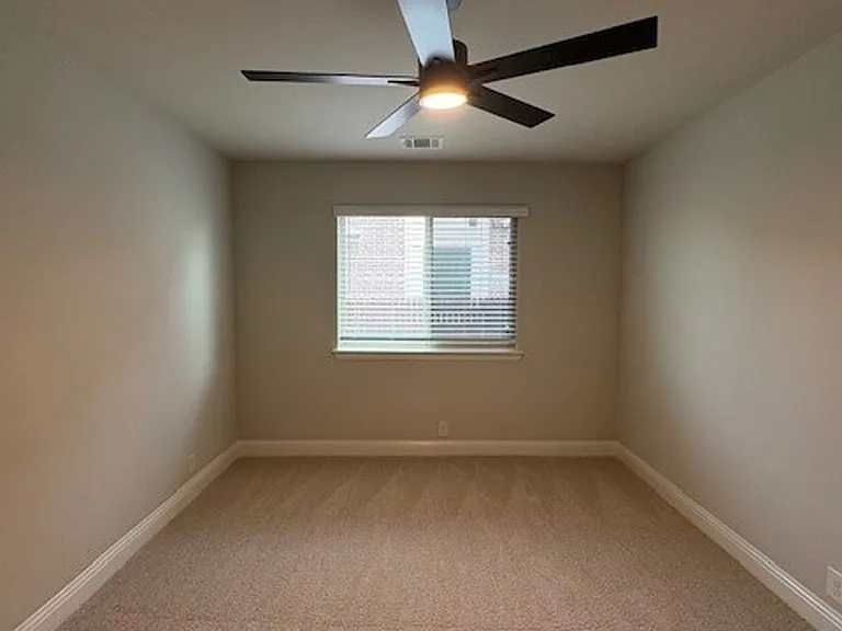 9400 Wellington Dr — Photo 21