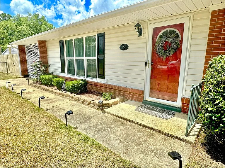 924 Stoneykirk Dr — Photo 2