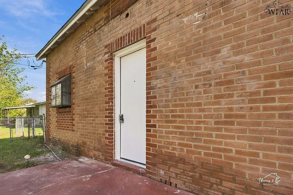 3 bed, 2.0 bath, 1400 sqft, $1,595 — Photo 3