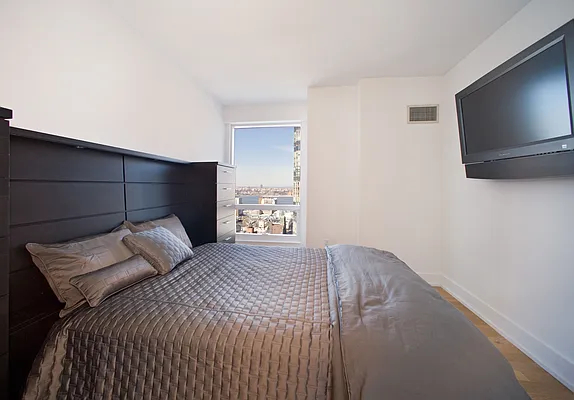 Rented by Corcoran | media 27